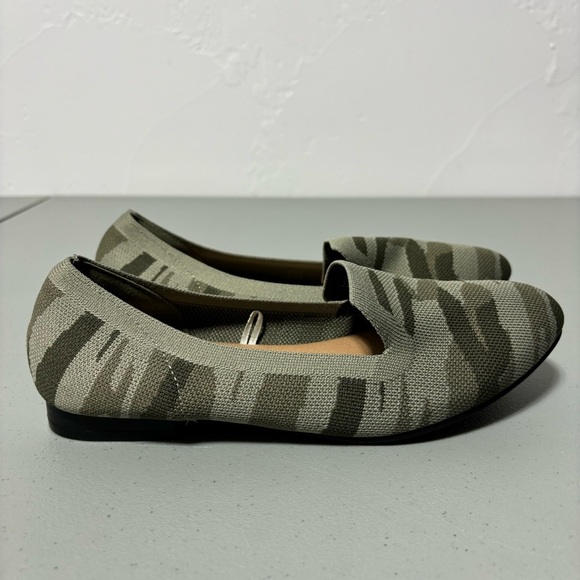Torrid Women's Flats Camo Army Green Loafers 8 WW Extra Wide Slip On Knit - Picture 1 of 9